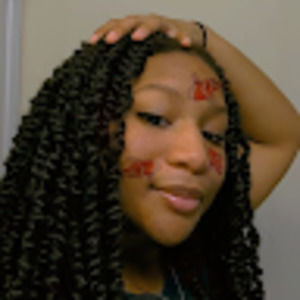 Meet your Posher, Desiree